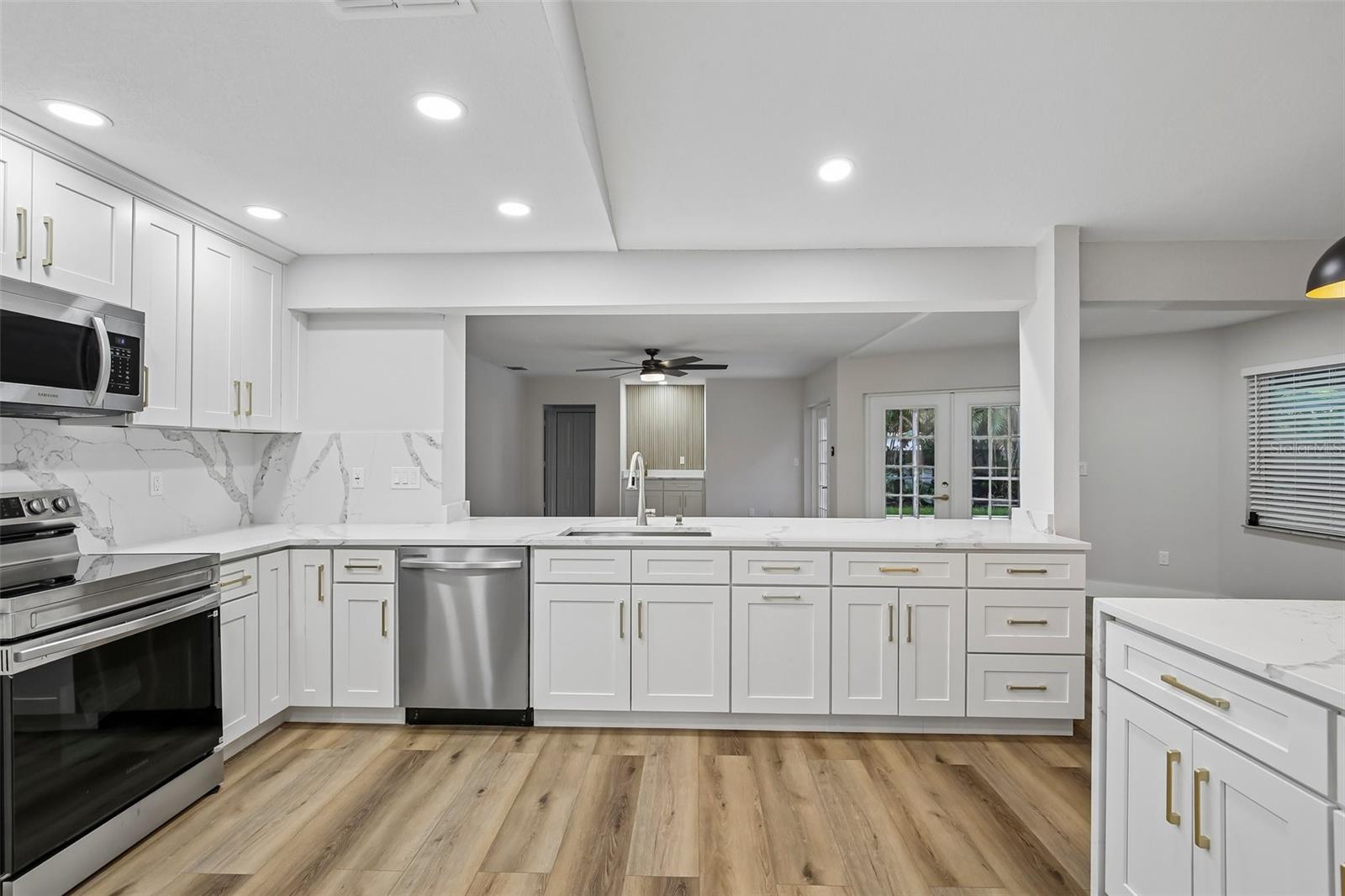 3093 CREST DR — photo 11