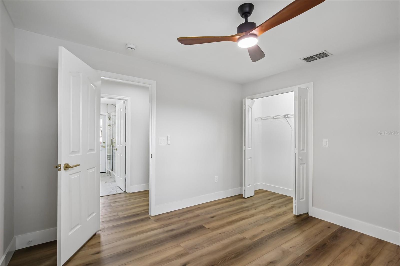 3093 CREST DR — photo 37