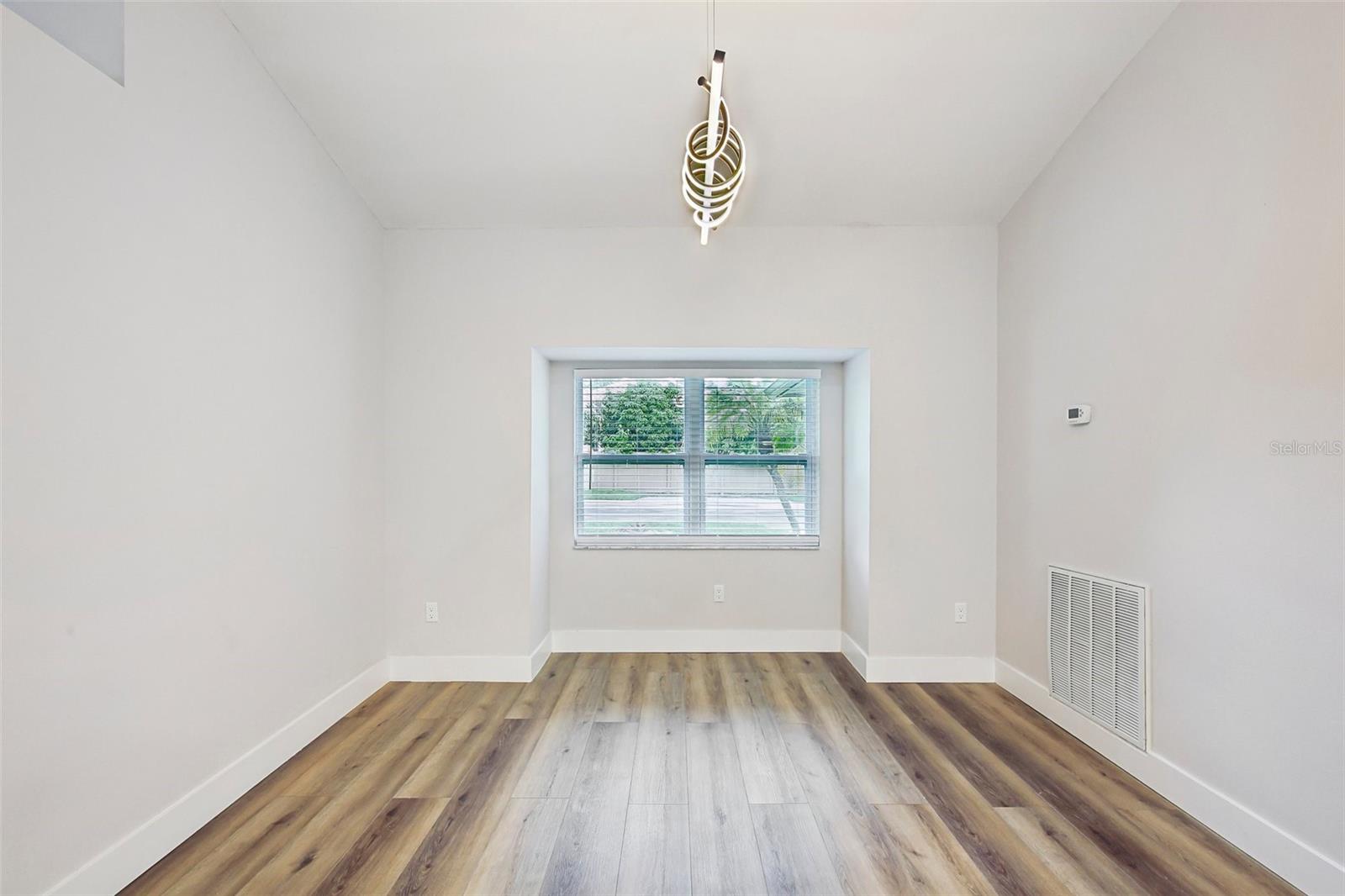 3093 CREST DR — photo 15