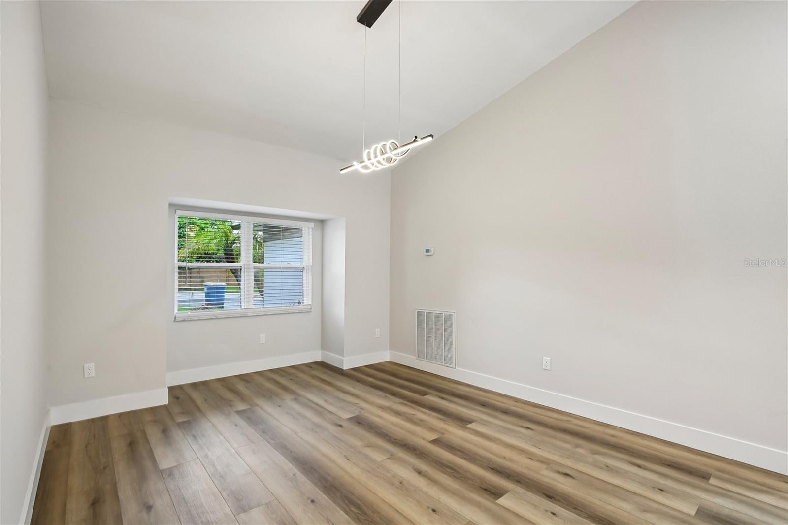 3093 CREST DR — photo 4