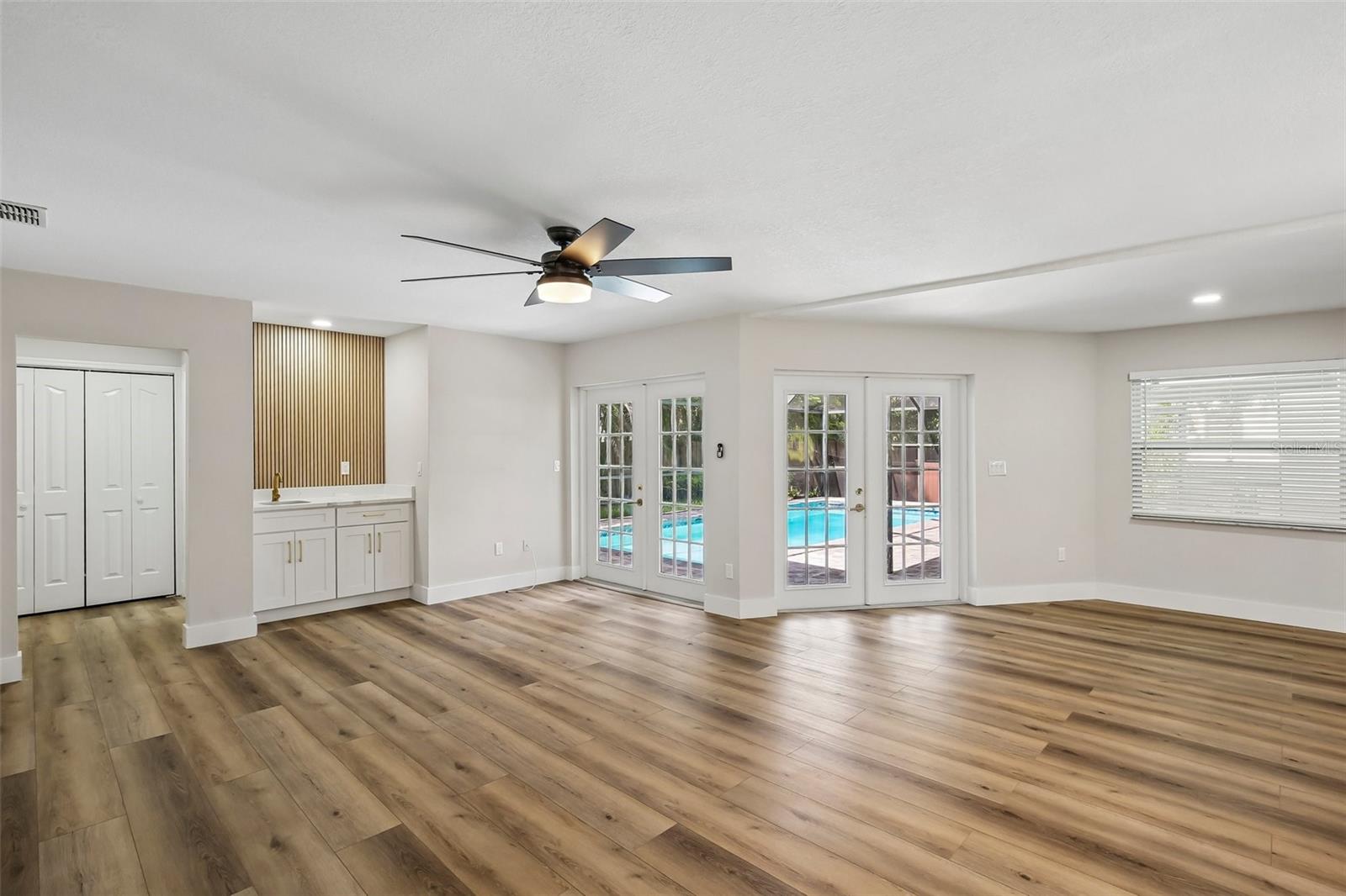 3093 CREST DR — photo 17
