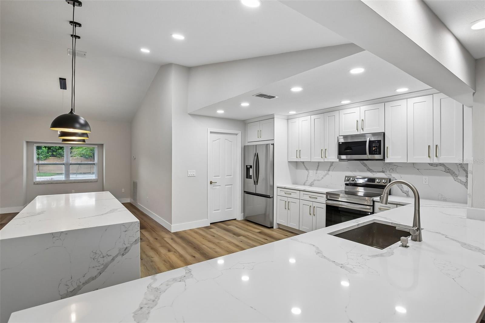 3093 CREST DR — photo 12