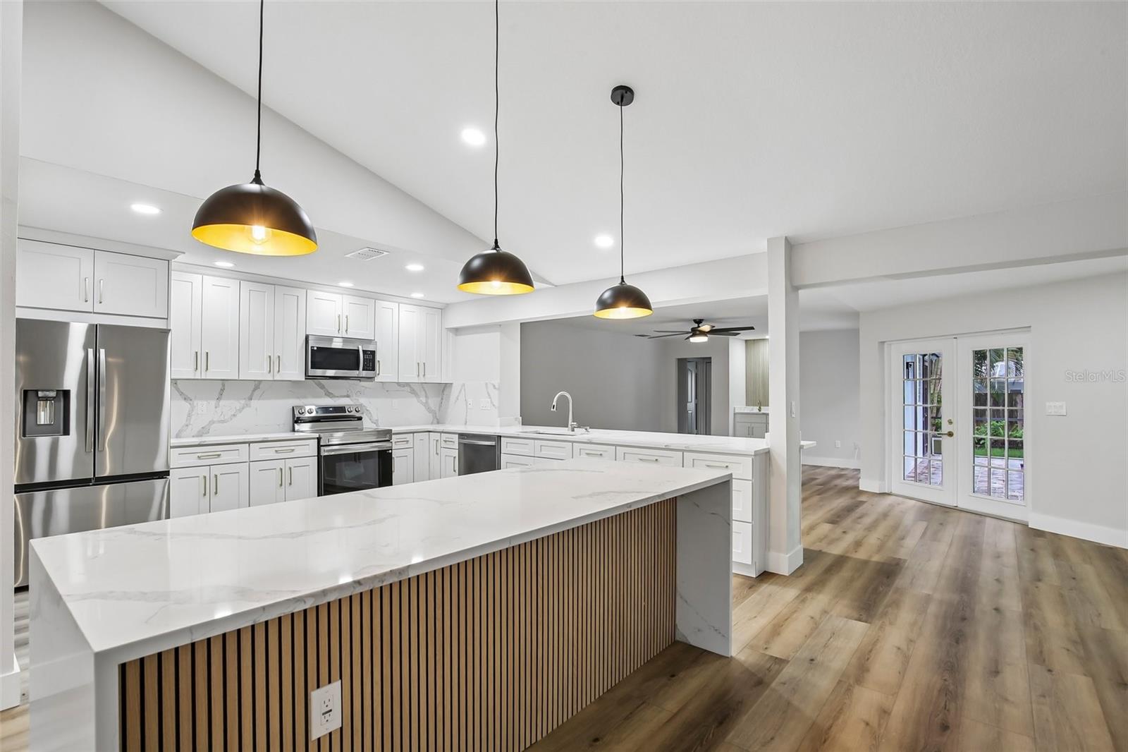 3093 CREST DR — photo 7