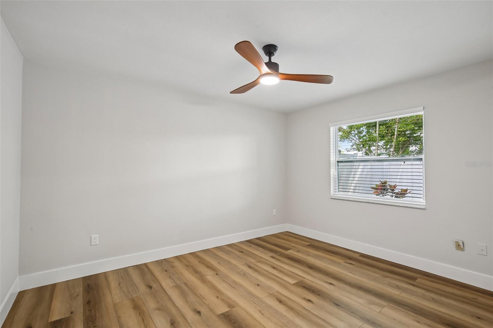 3093 CREST DR — photo 33