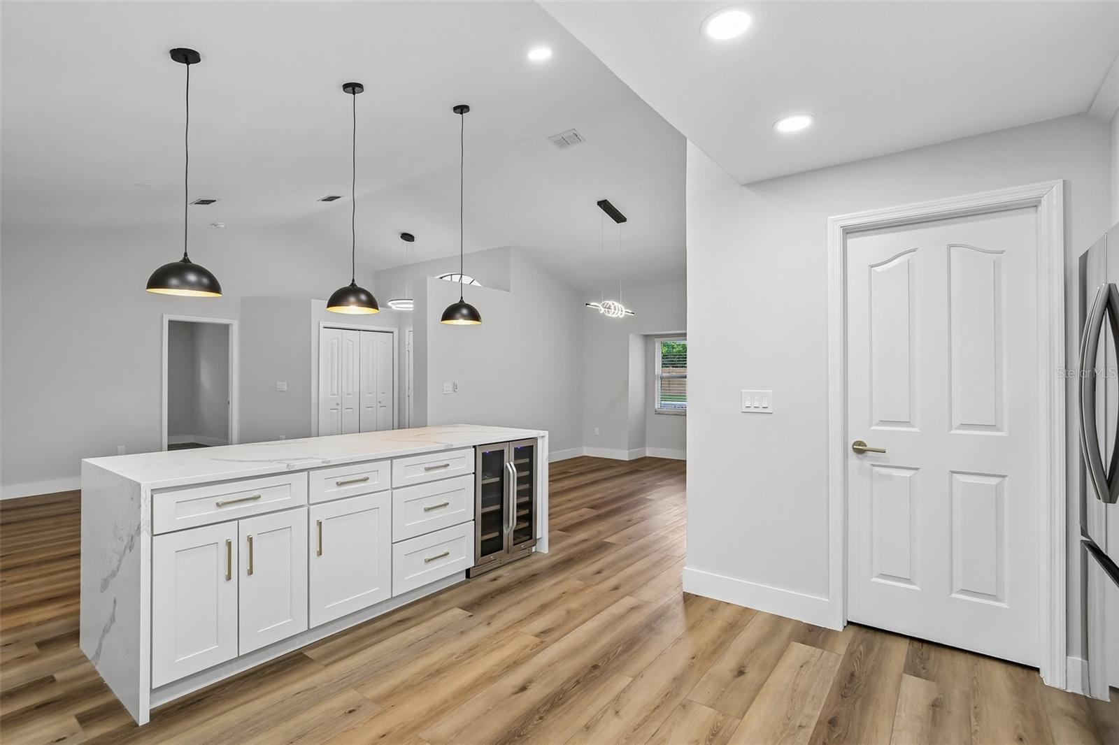 3093 CREST DR — photo 13