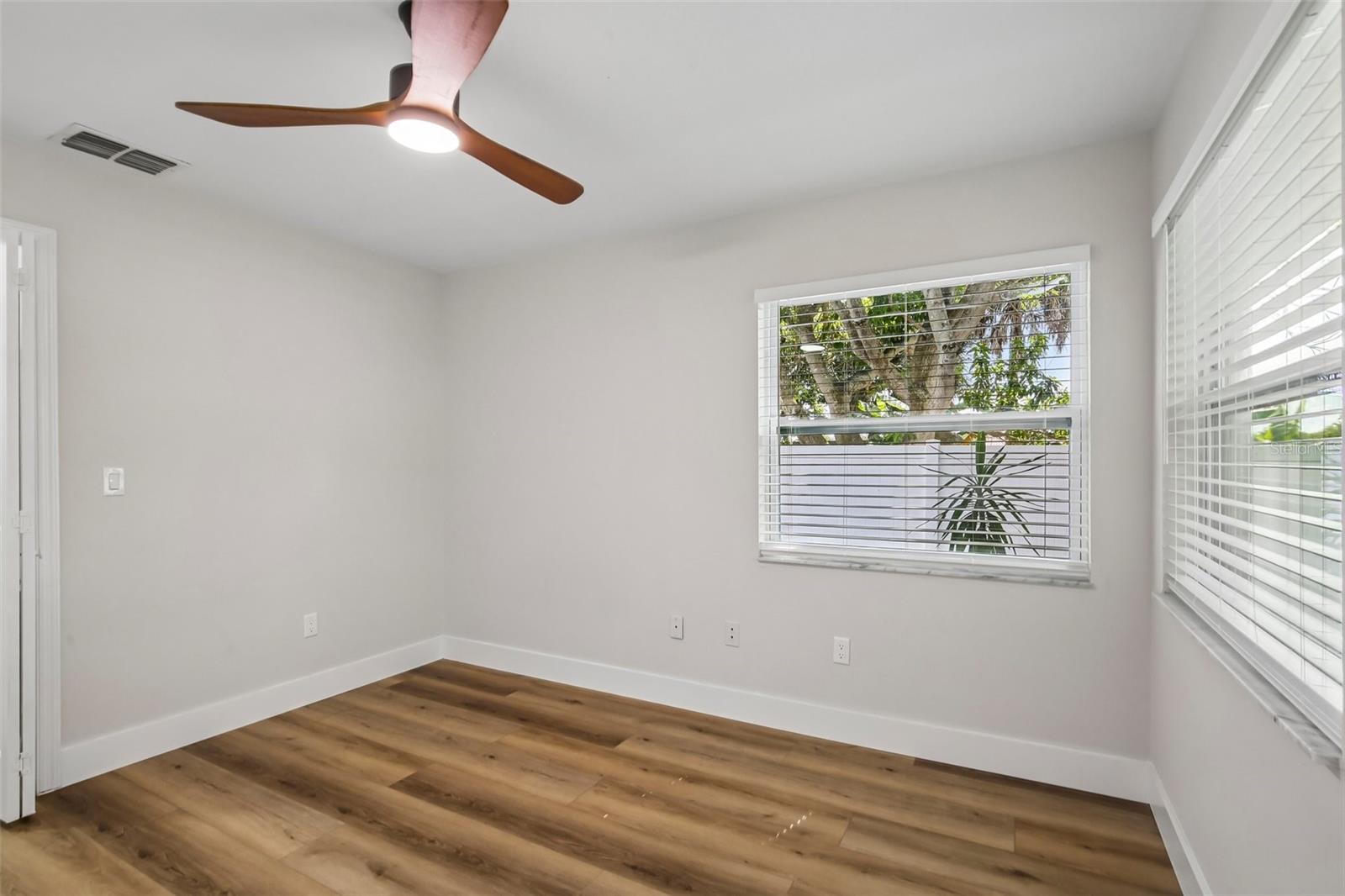 3093 CREST DR — photo 38