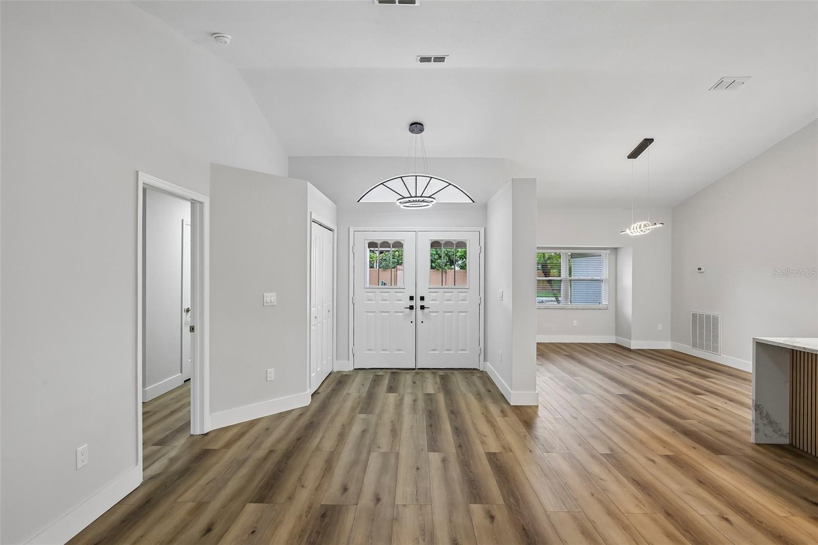3093 CREST DR — photo 6