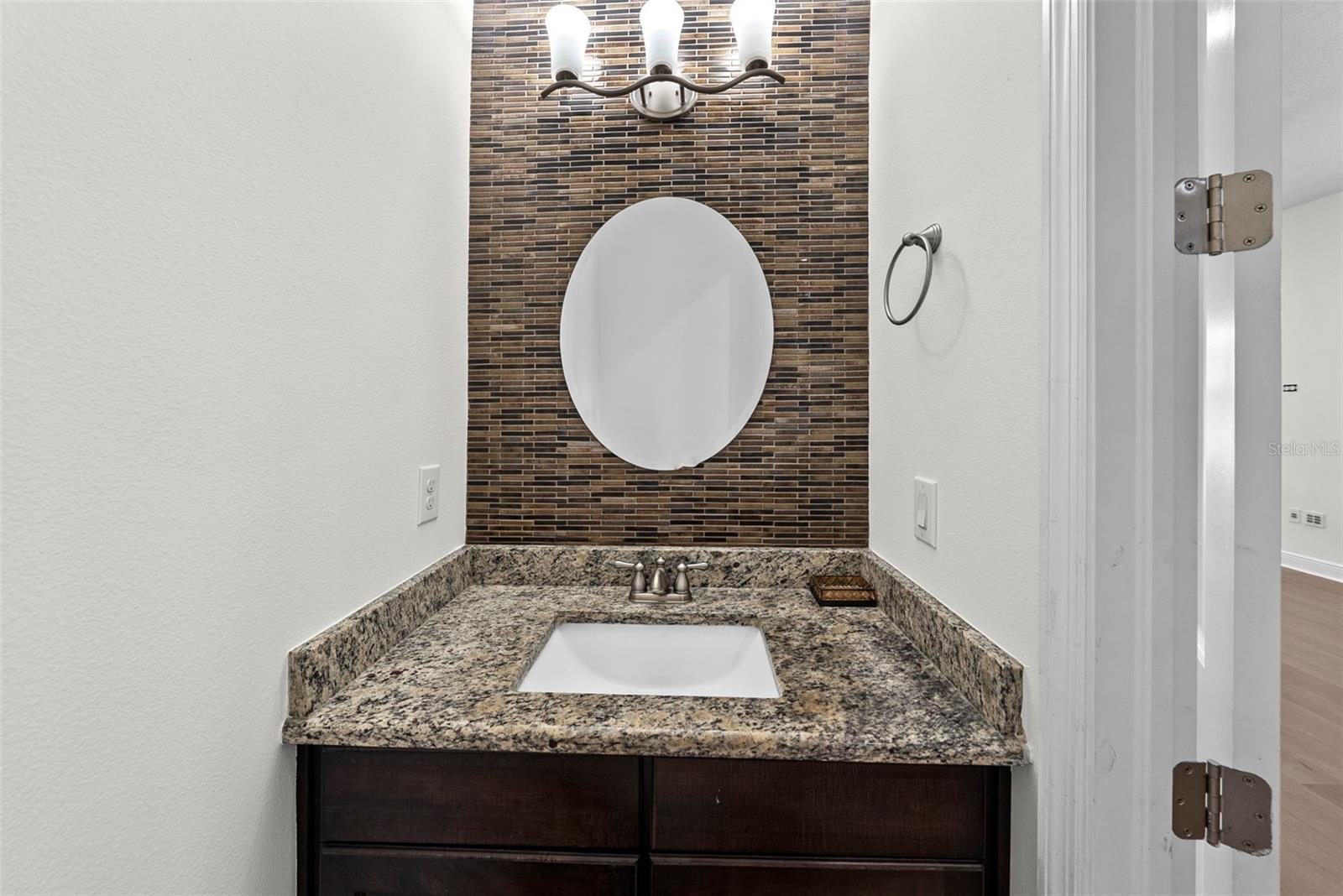 207 S MOODY AVE #A — photo 19