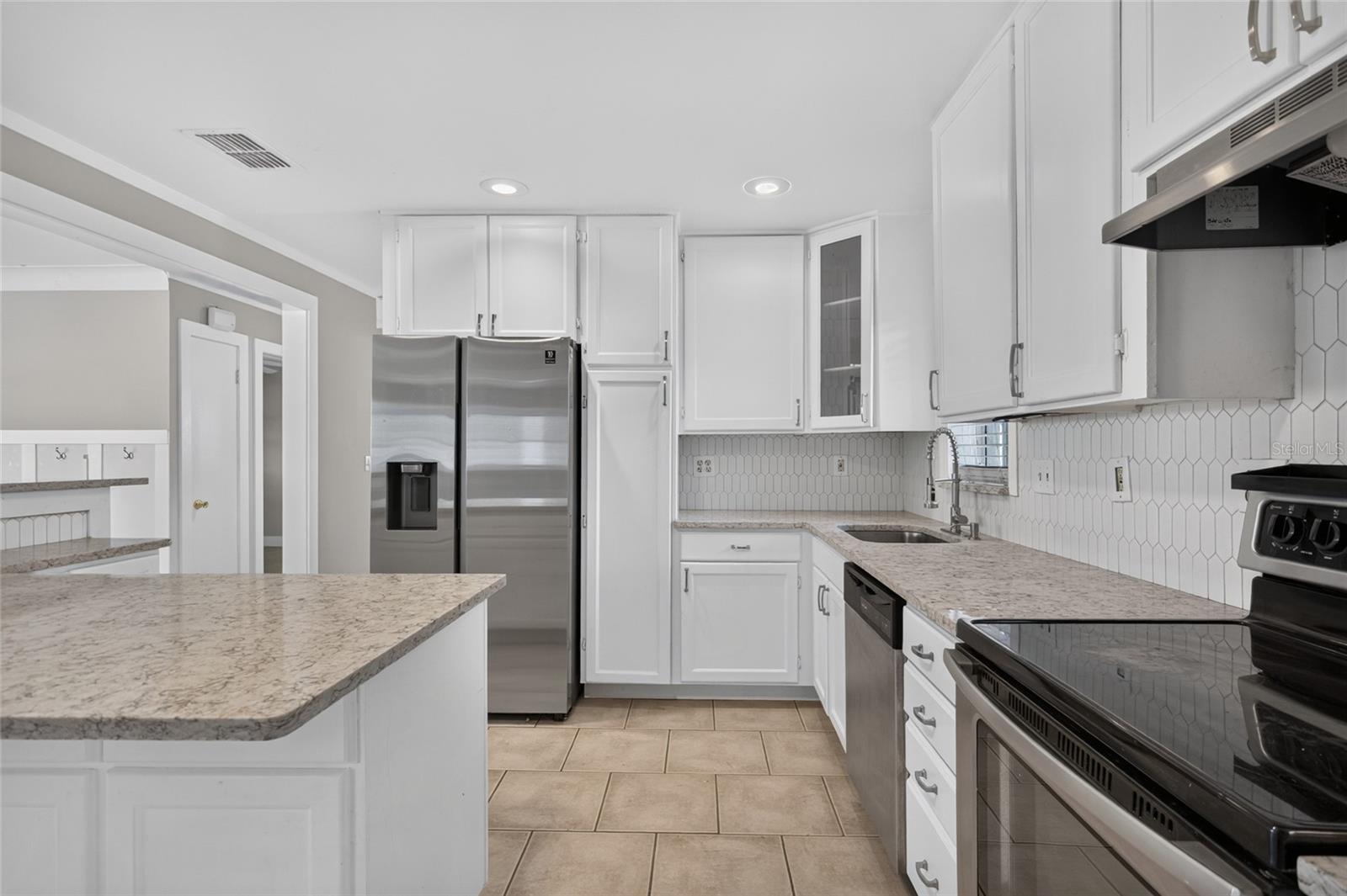 1923 ALBANY DR — photo 10