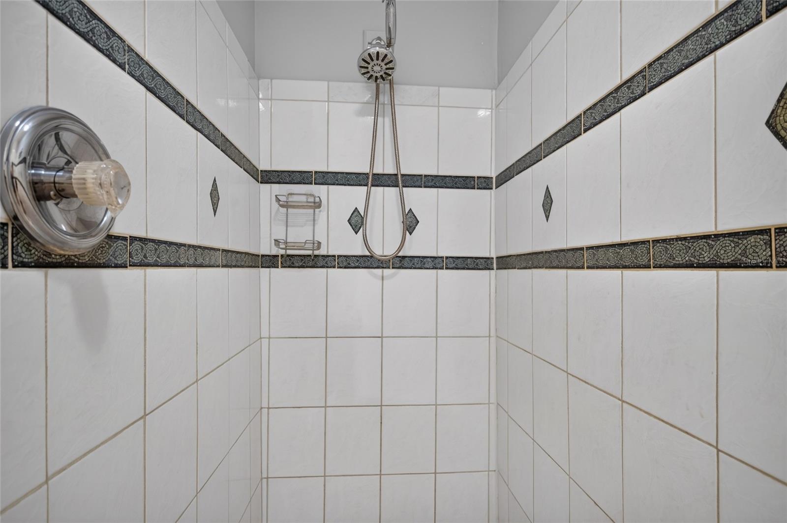 1923 ALBANY DR — photo 17