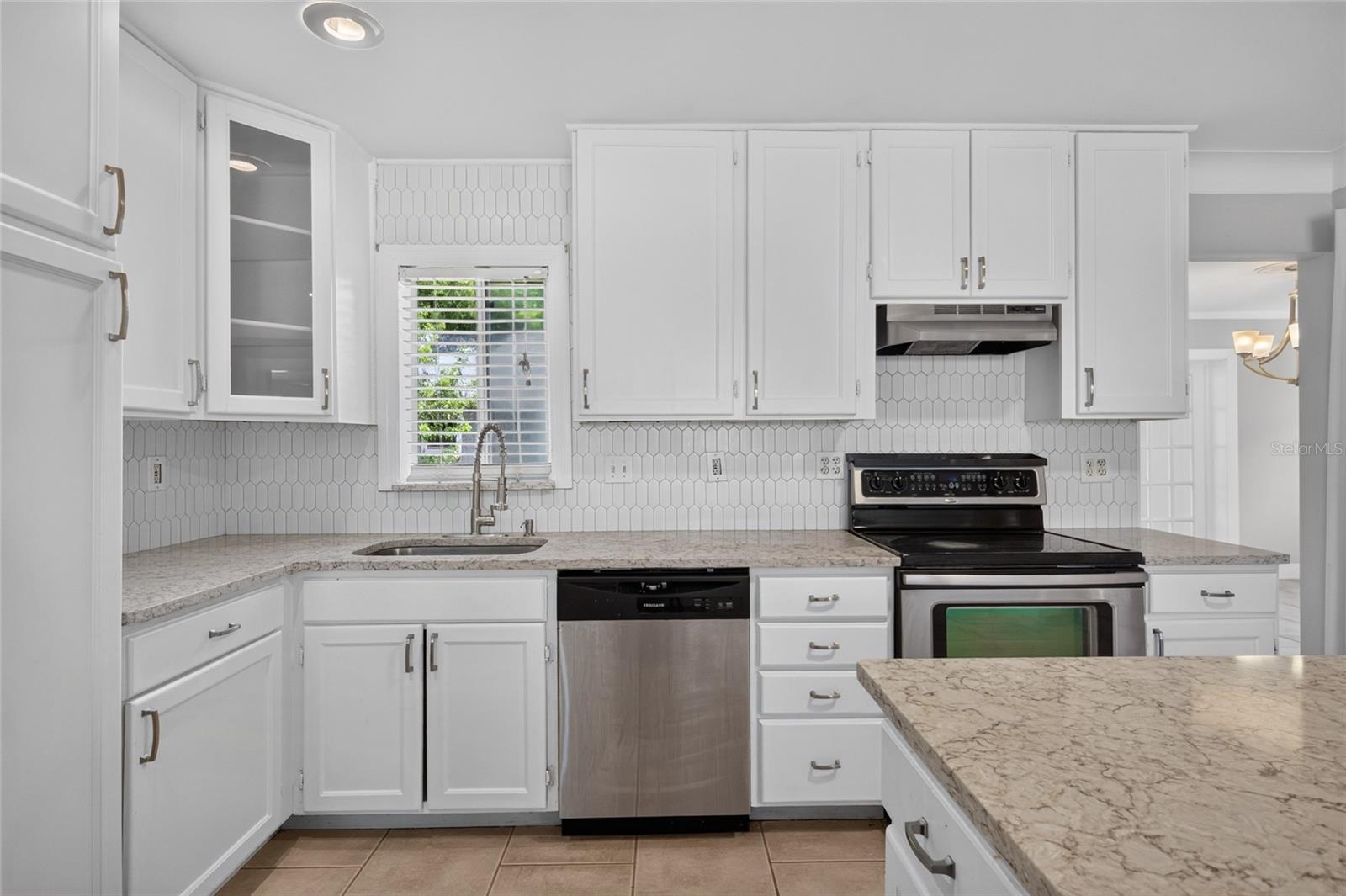 1923 ALBANY DR — photo 12