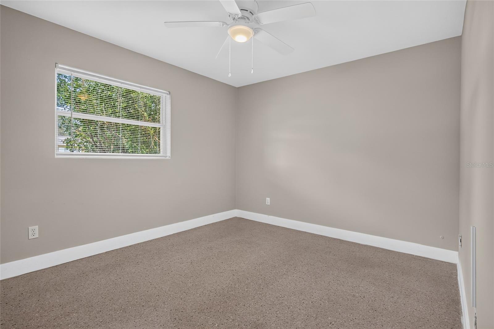 1923 ALBANY DR — photo 26