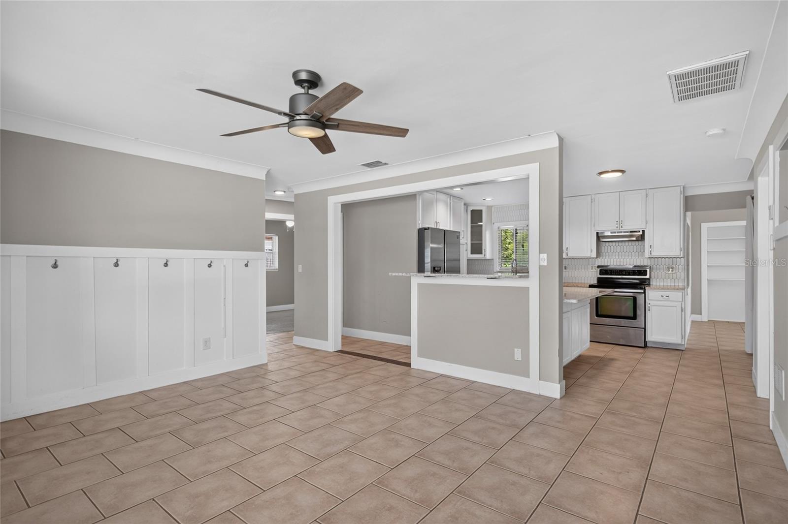 1923 ALBANY DR — photo 6