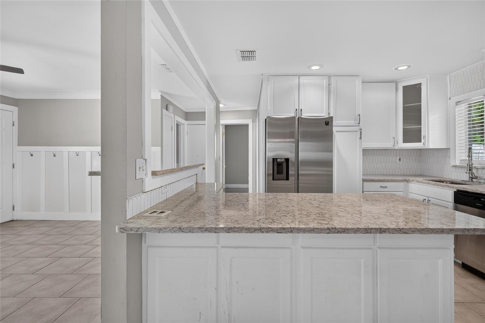 1923 ALBANY DR — photo 8
