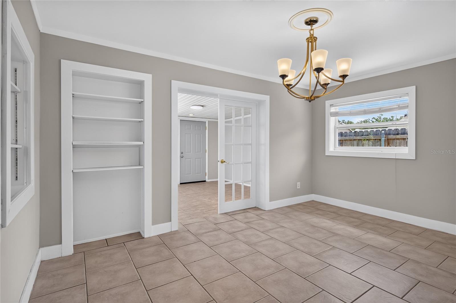 1923 ALBANY DR — photo 18
