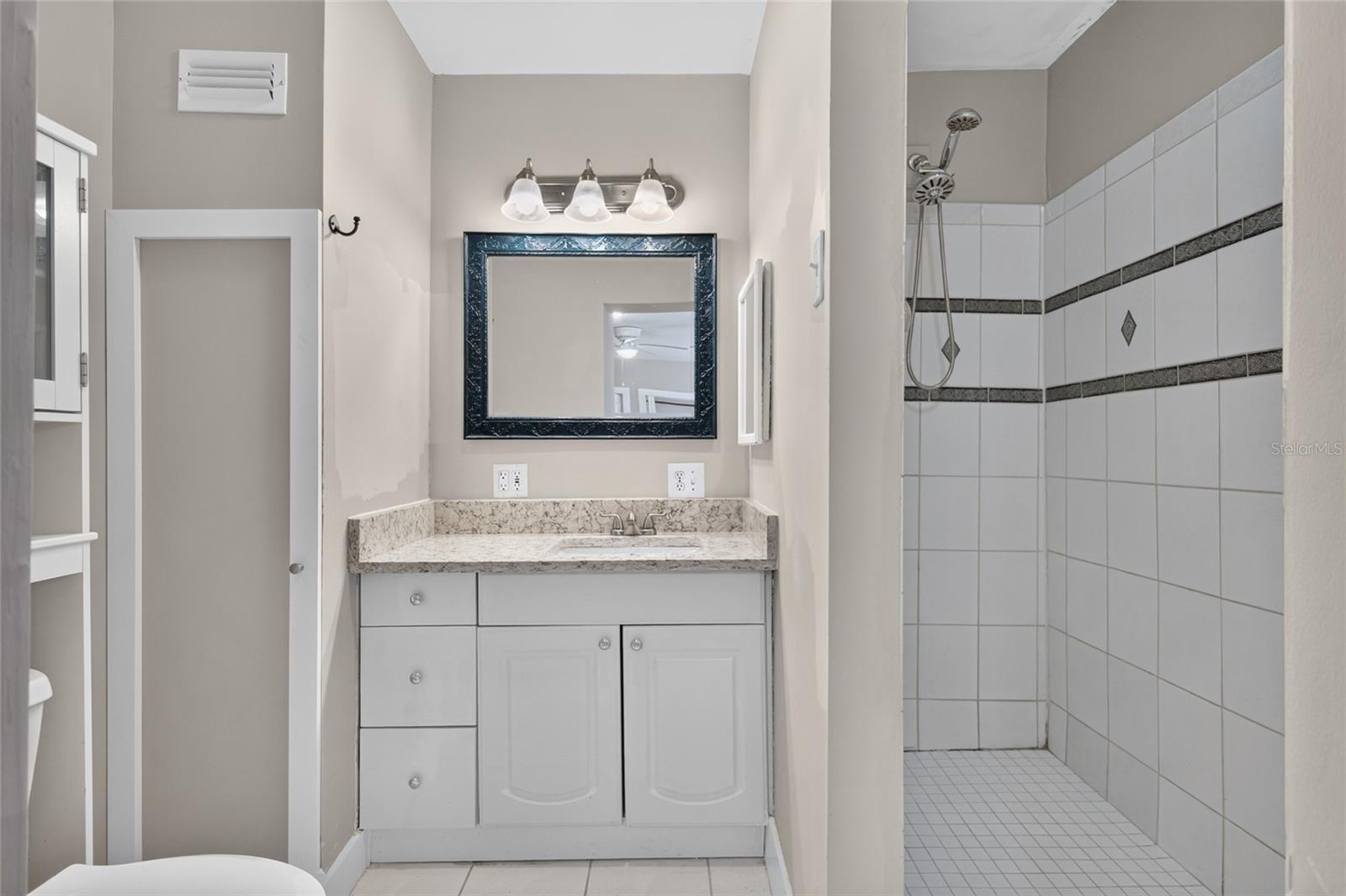 1923 ALBANY DR — photo 16