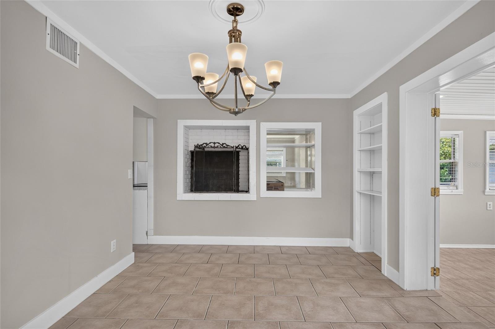 1923 ALBANY DR — photo 19