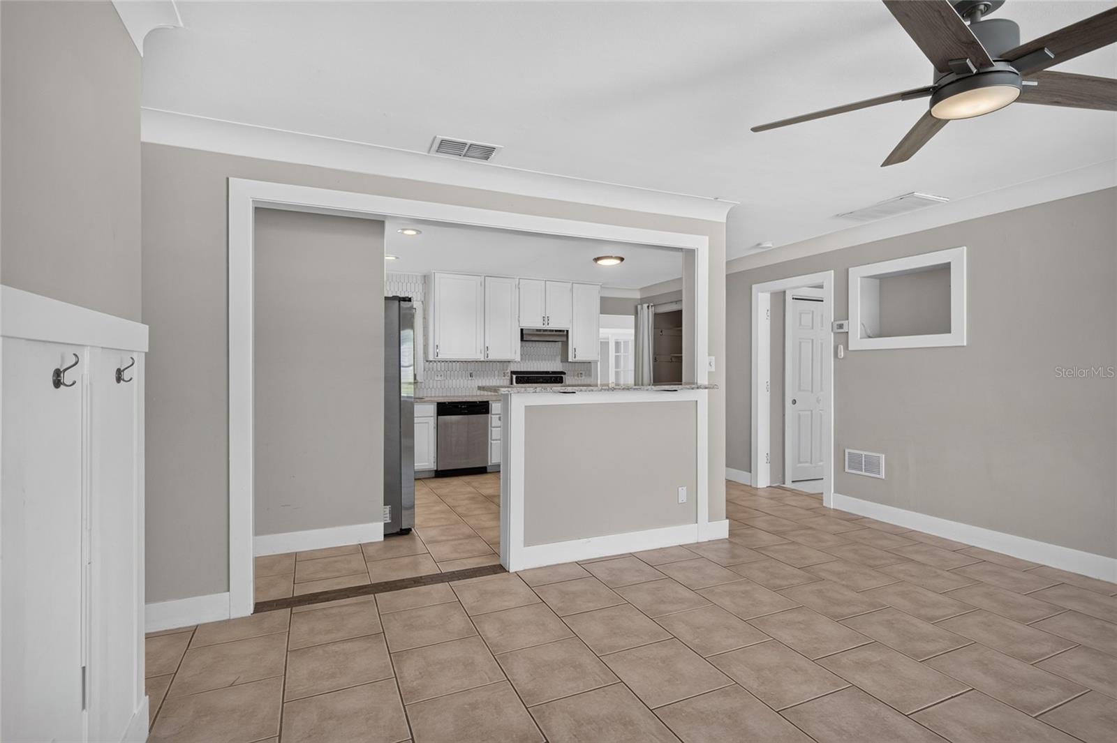 1923 ALBANY DR — photo 5