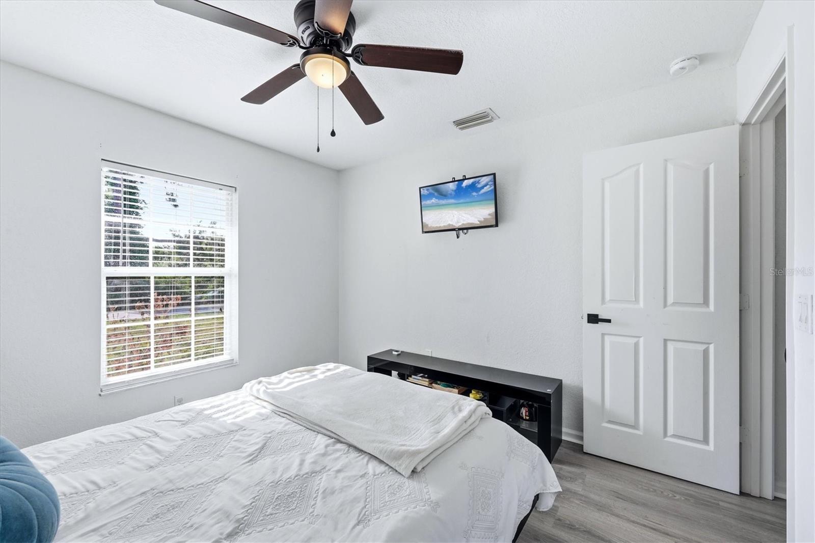 2565 CLOVELON ST — photo 23