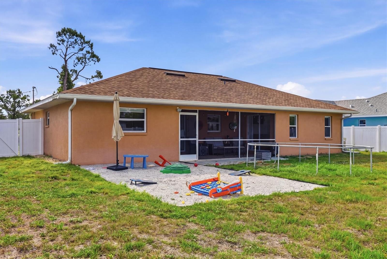 2565 CLOVELON ST — photo 28