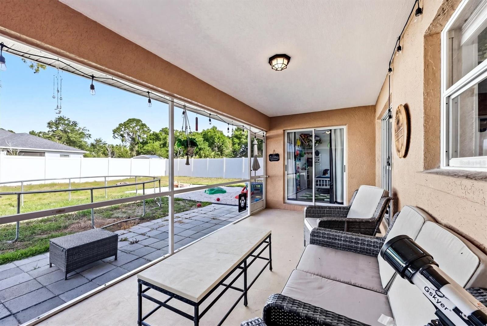 2565 CLOVELON ST — photo 4