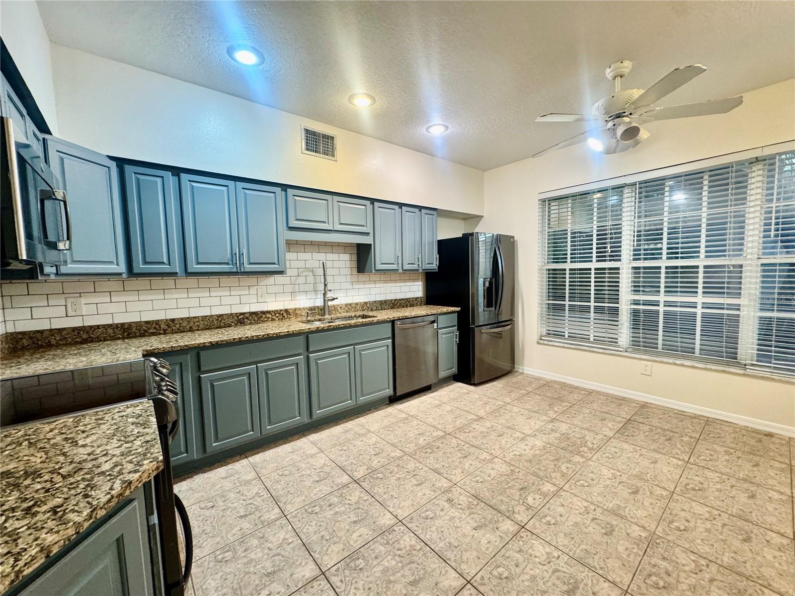 2800 COUNTRYSIDE BLVD #1 — photo 4