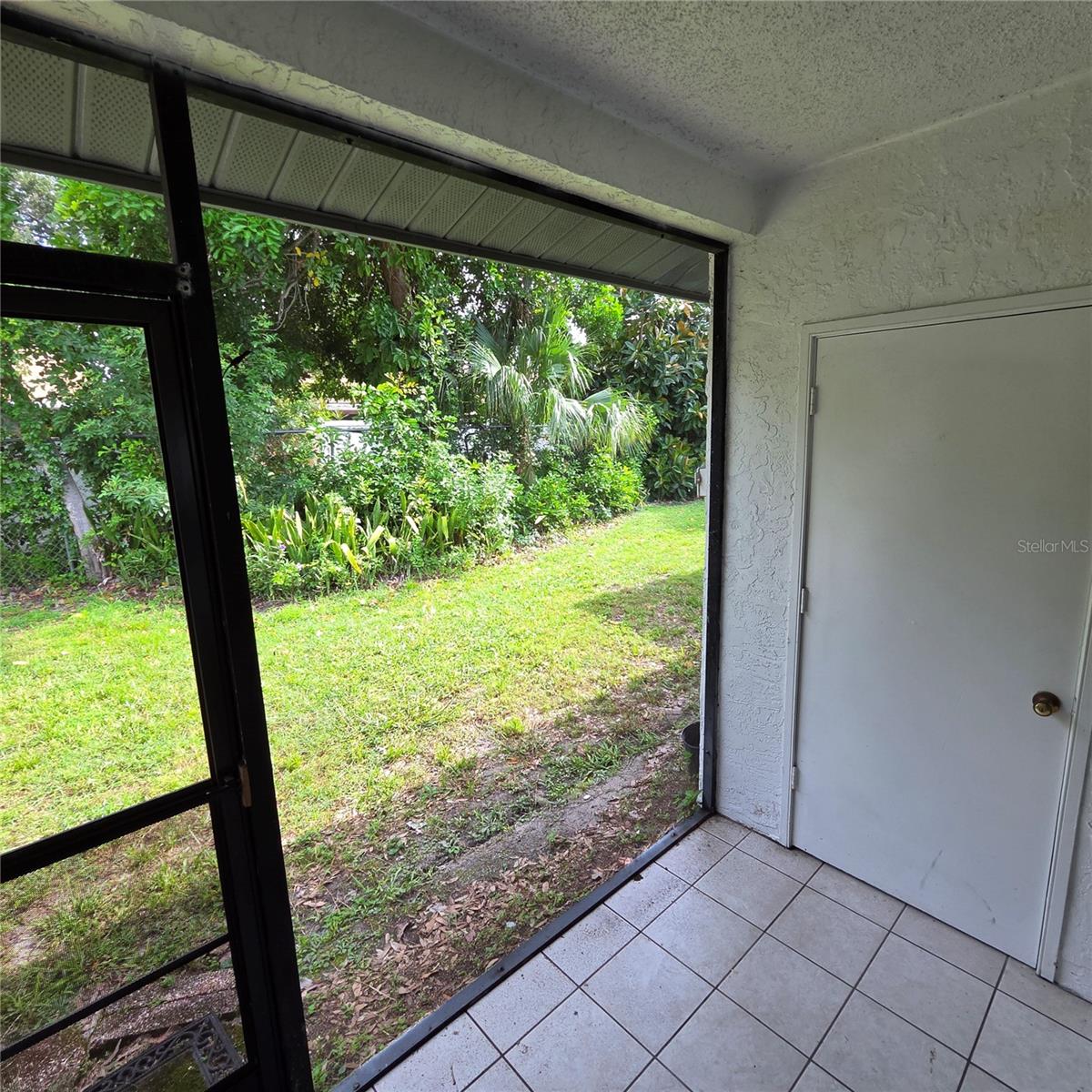 7249 PARKSIDE VILLAS DR N — photo 33
