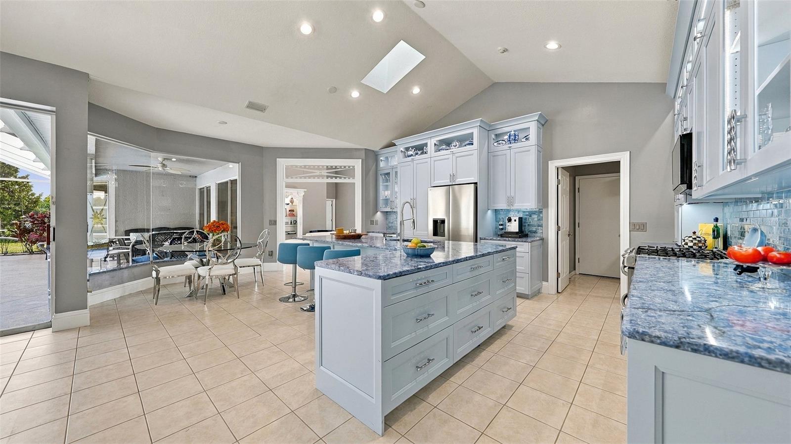 8136 REGENTS CT — photo 12