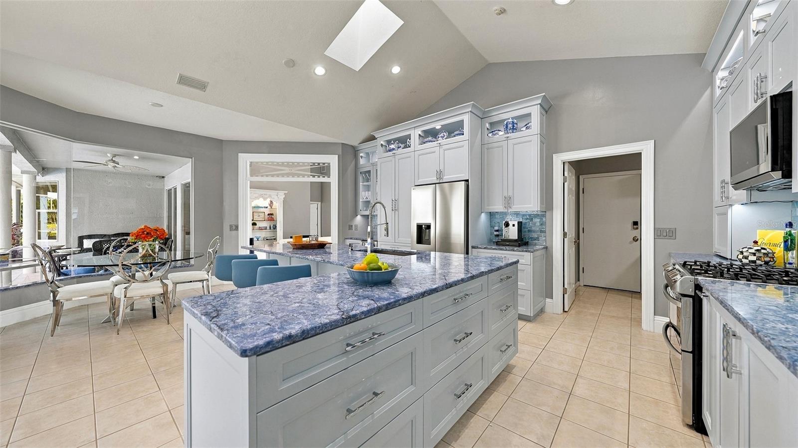 8136 REGENTS CT — photo 13