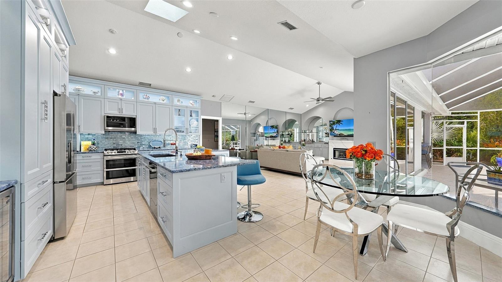 8136 REGENTS CT — photo 11