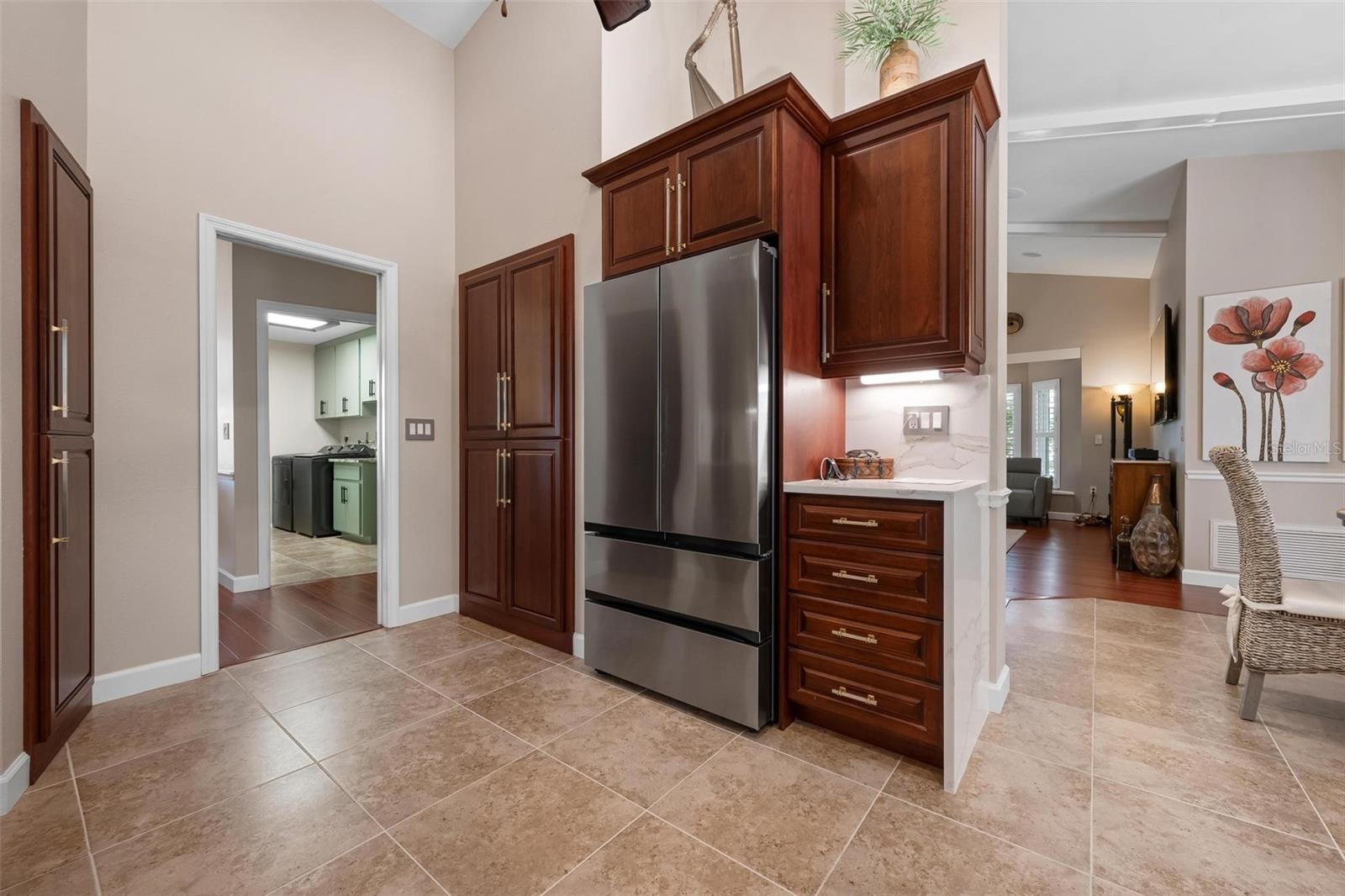 512 WARWICK DR — photo 20