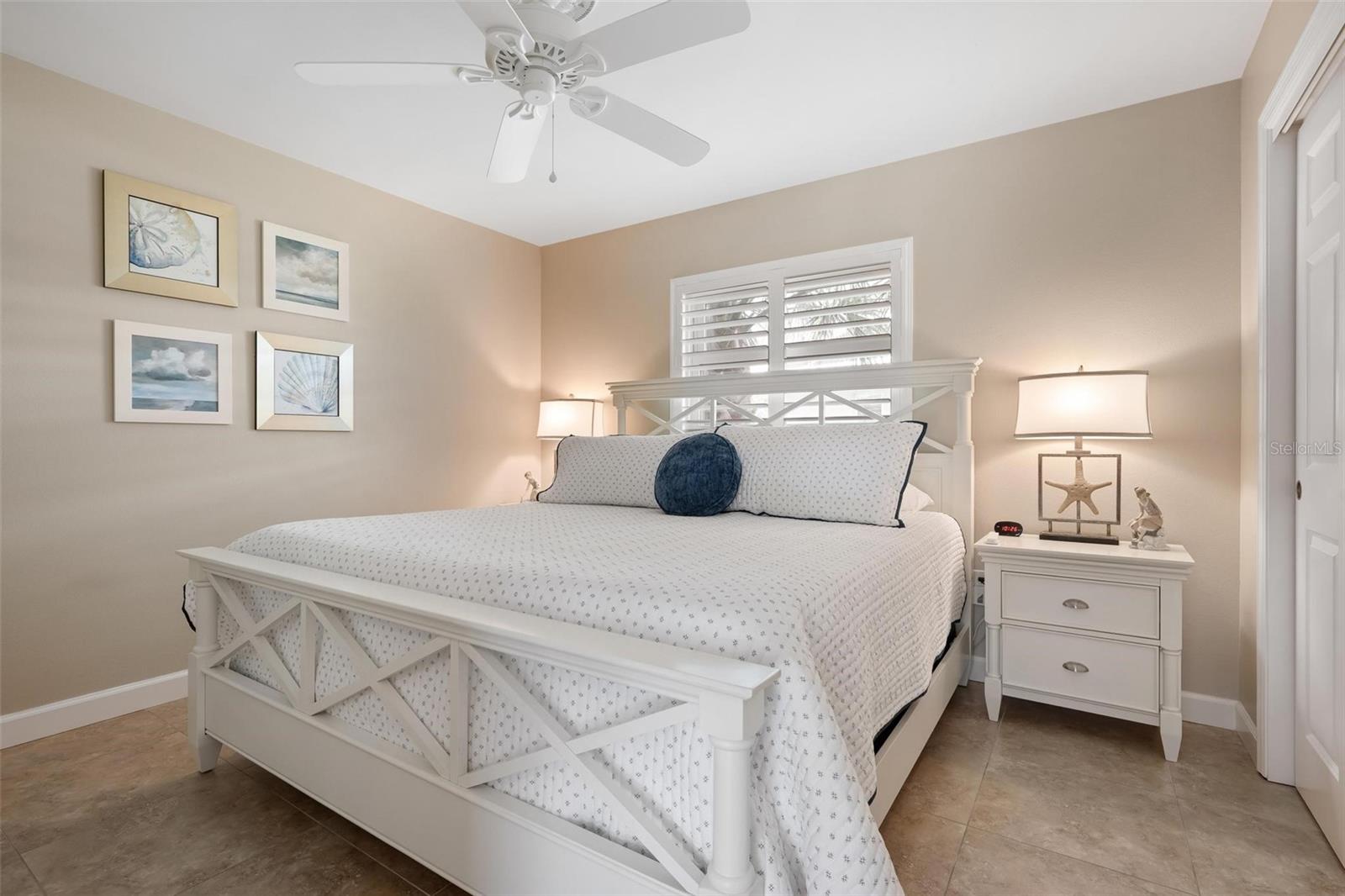 512 WARWICK DR — photo 32