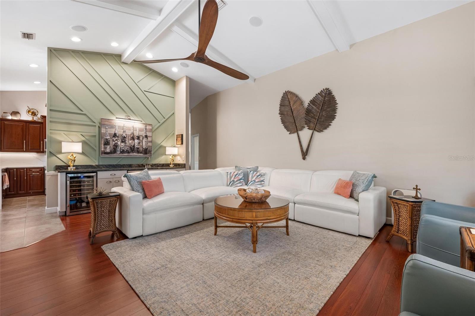 512 WARWICK DR — photo 31