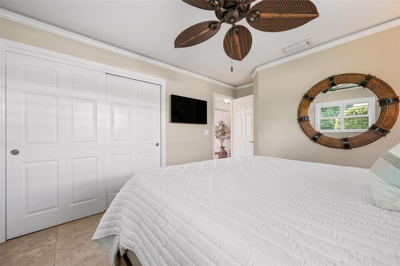 512 WARWICK DR — photo 36