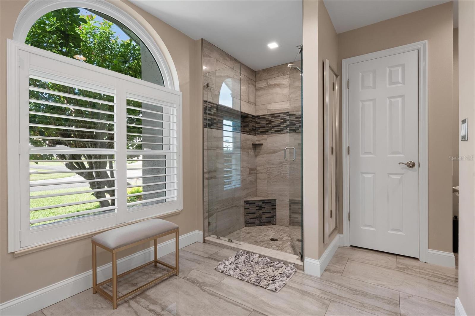 512 WARWICK DR — photo 43