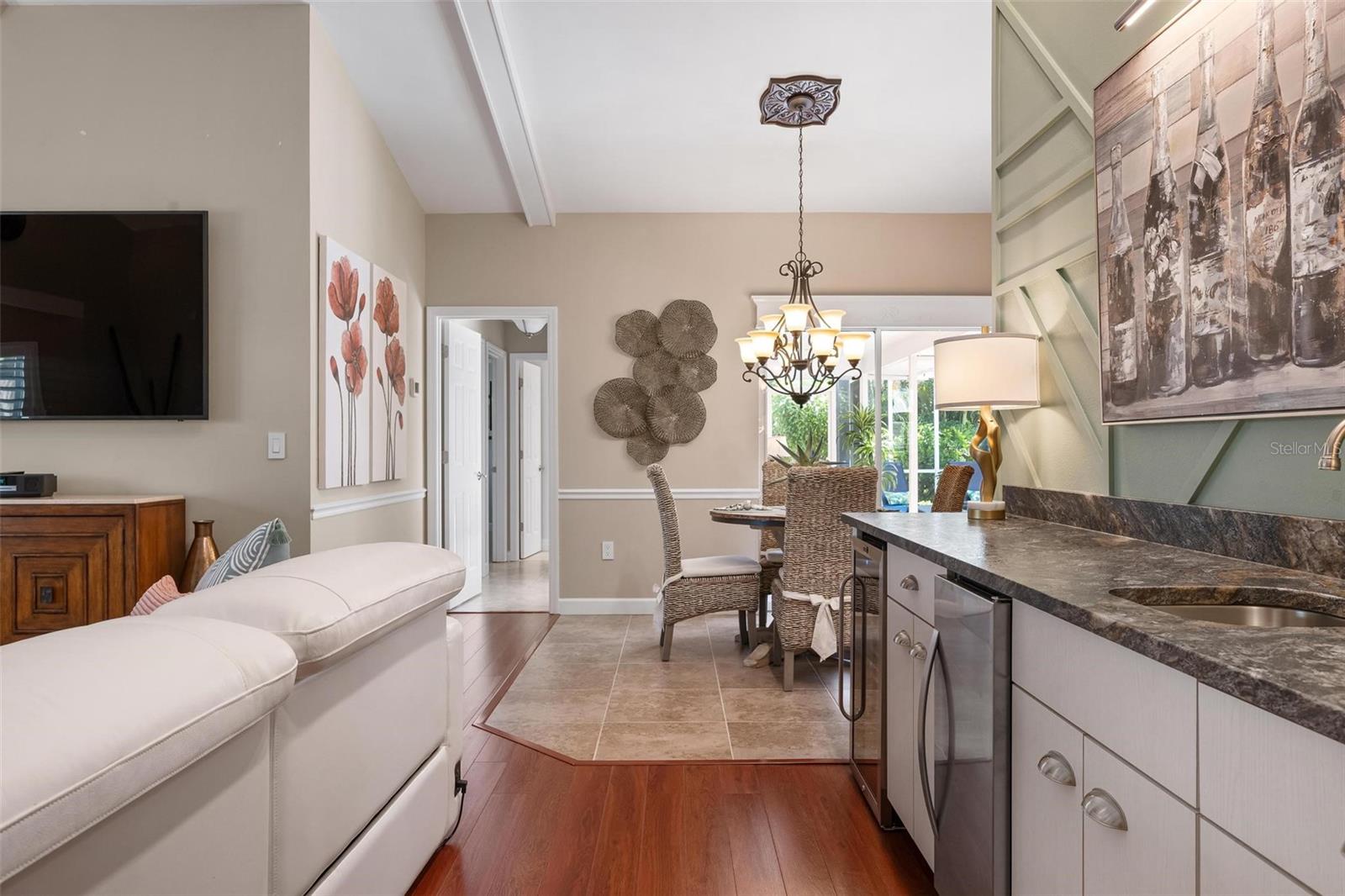 512 WARWICK DR — photo 29