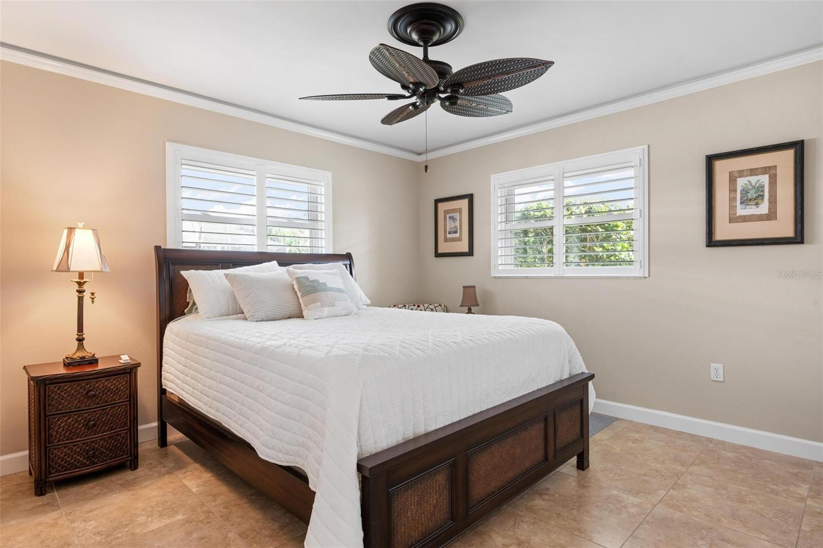 512 WARWICK DR — photo 35