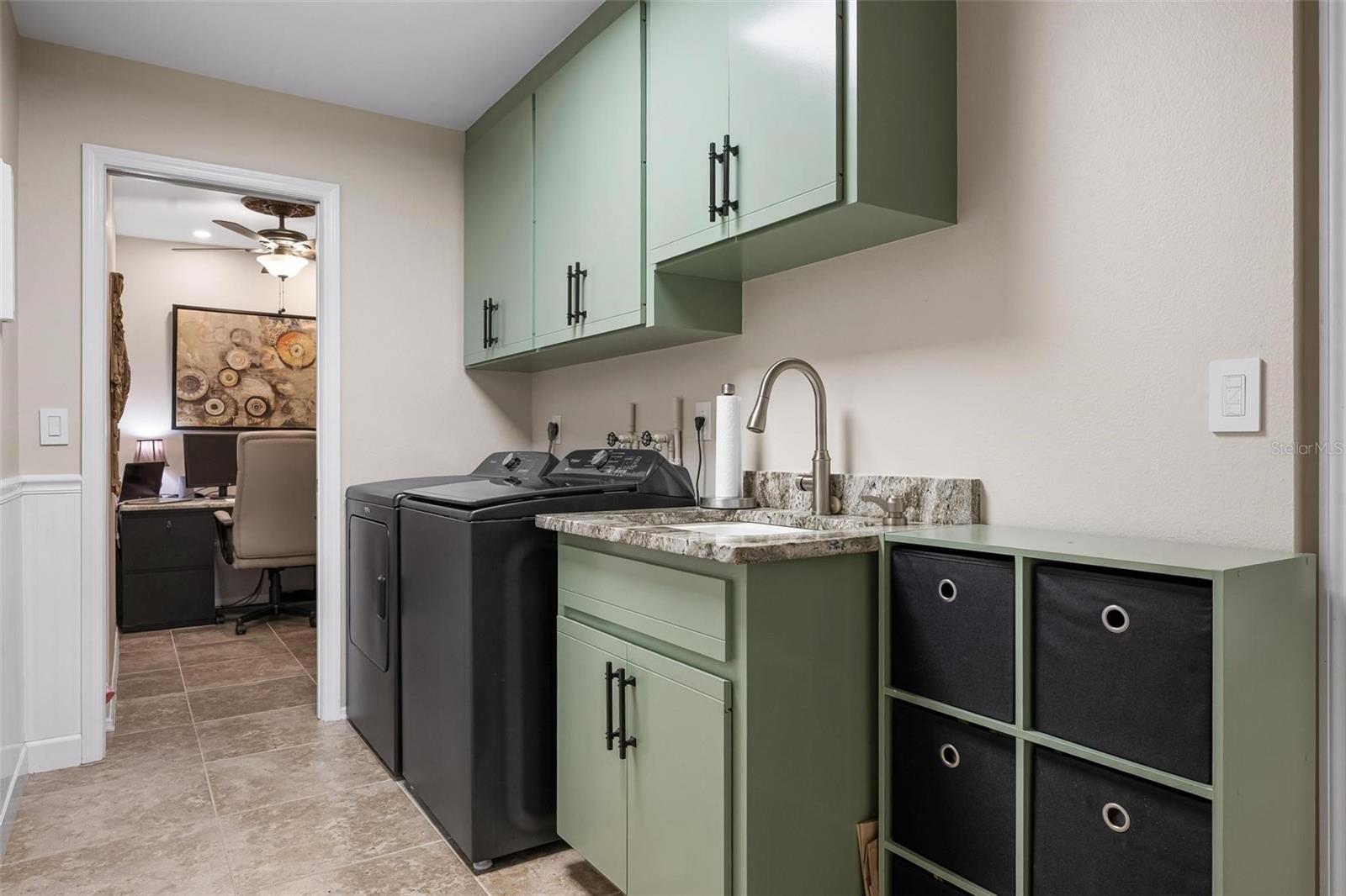 512 WARWICK DR — photo 44