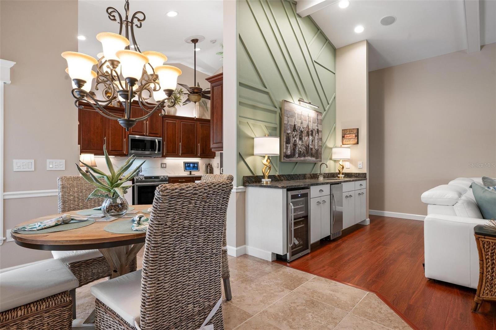 512 WARWICK DR — photo 25