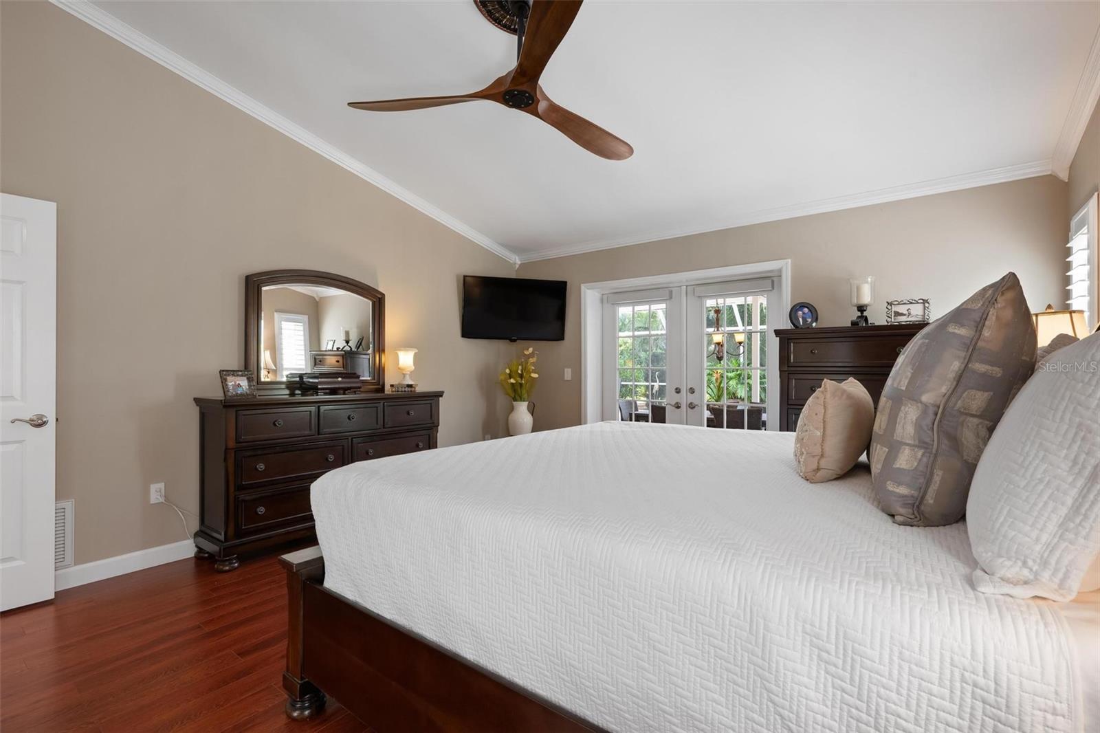 512 WARWICK DR — photo 40