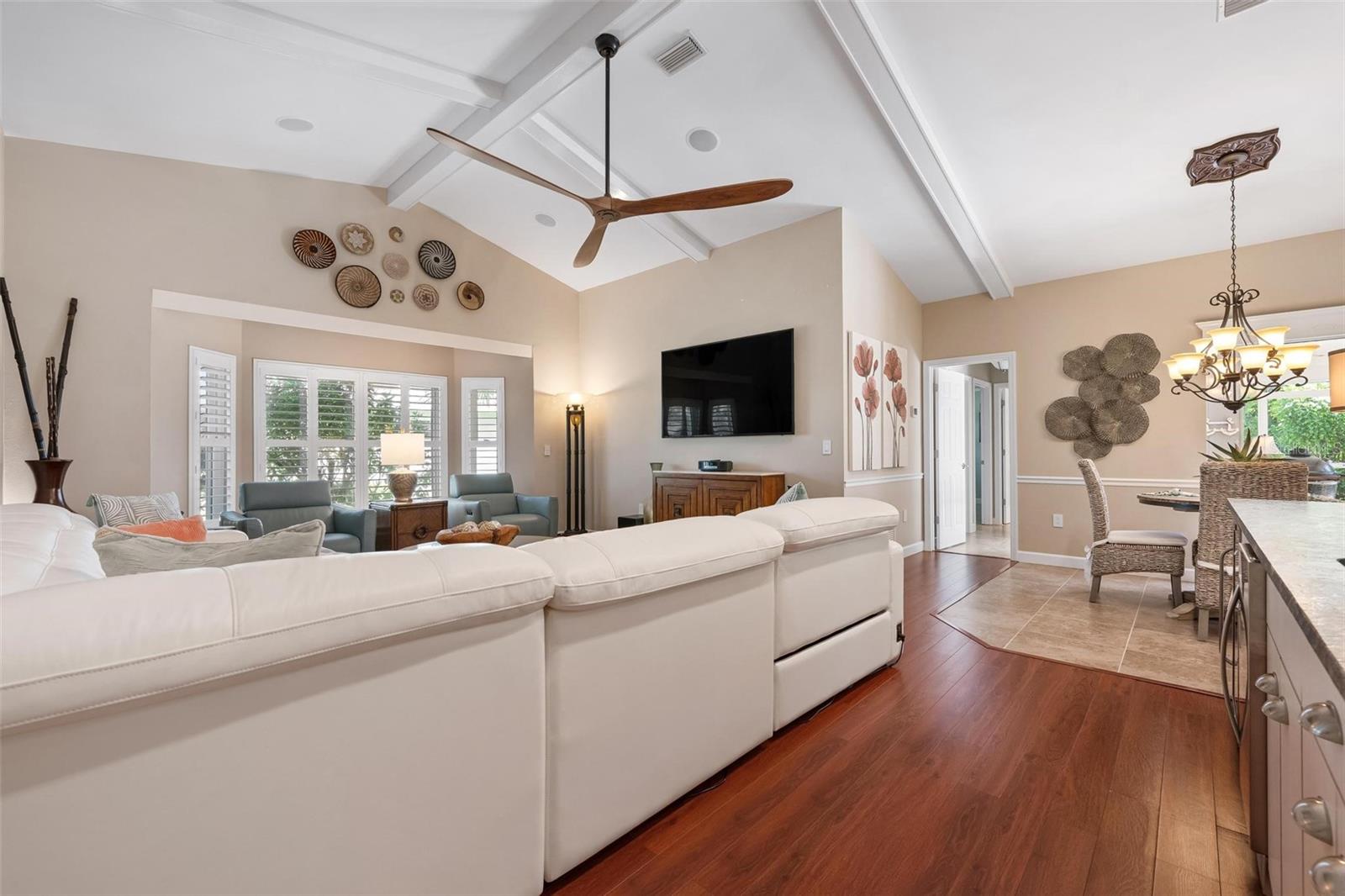 512 WARWICK DR — photo 27