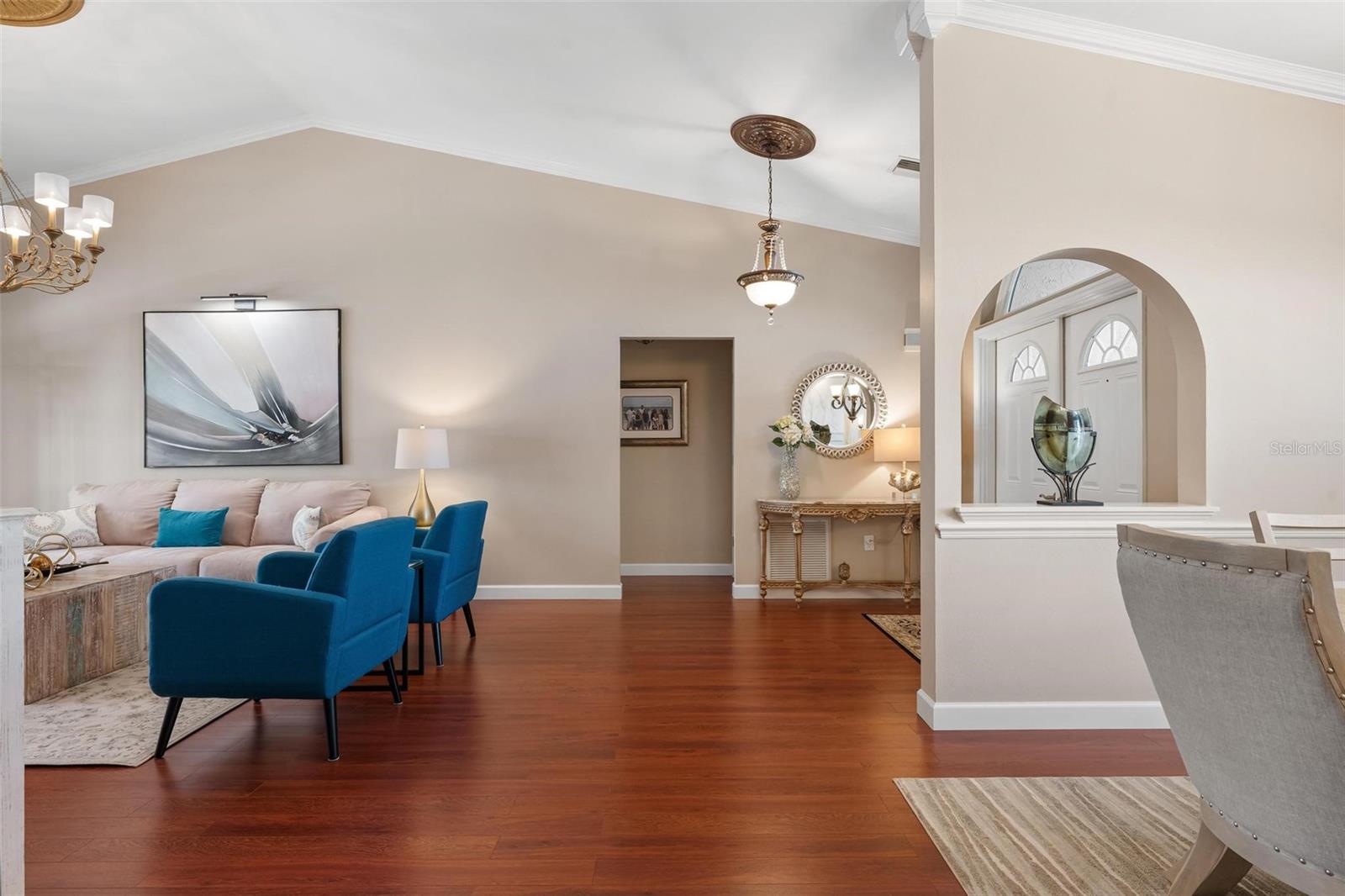 512 WARWICK DR — photo 17