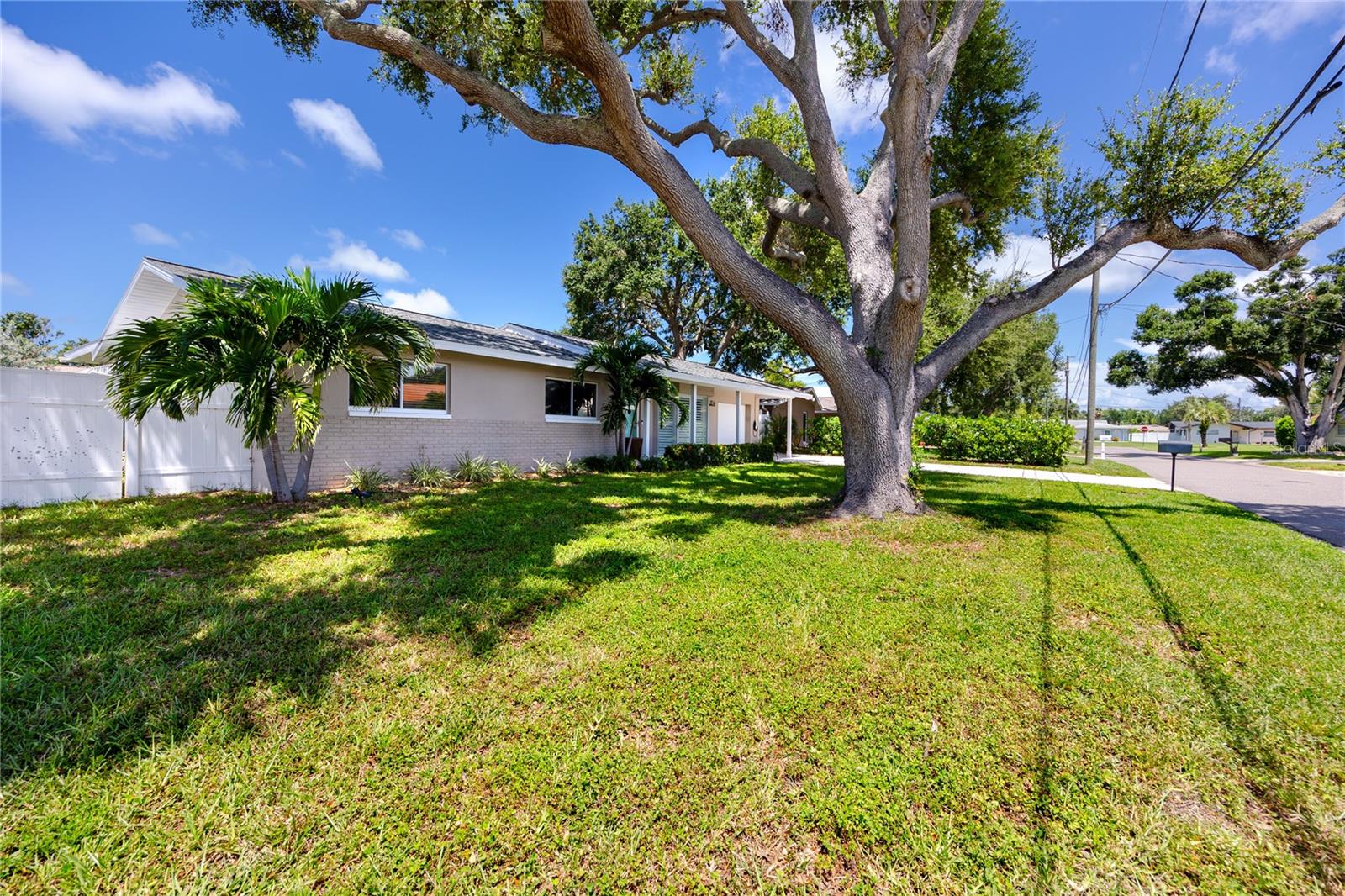 1744 HARBOR CIR E — photo 32