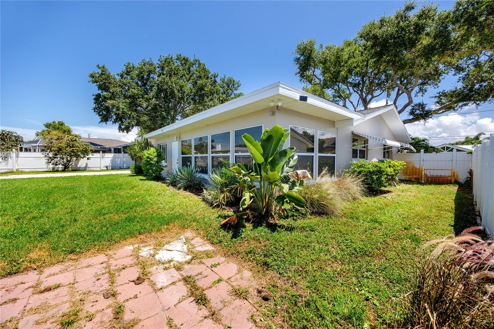 1744 HARBOR CIR E — photo 37