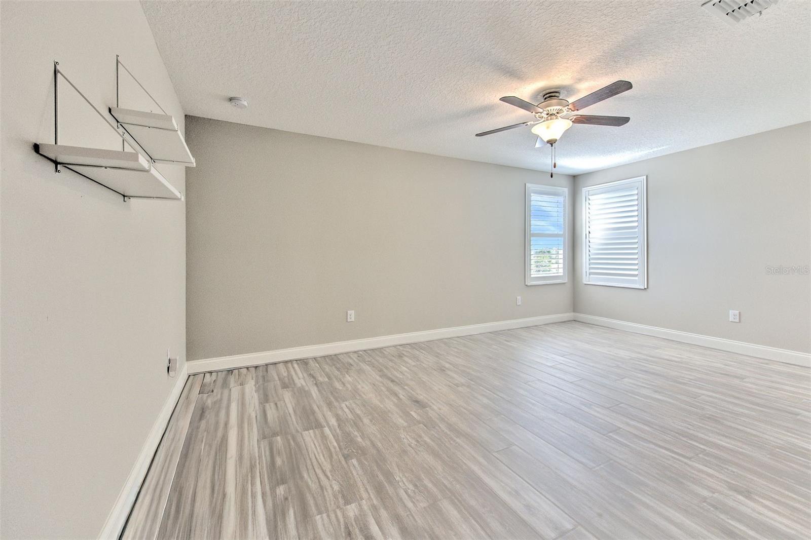 911 SEAGRAPE DR — photo 38