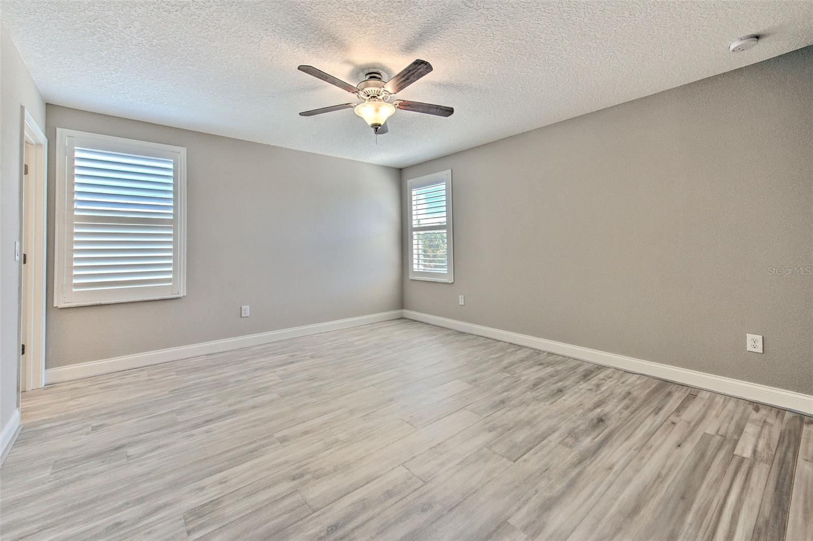 911 SEAGRAPE DR — photo 40
