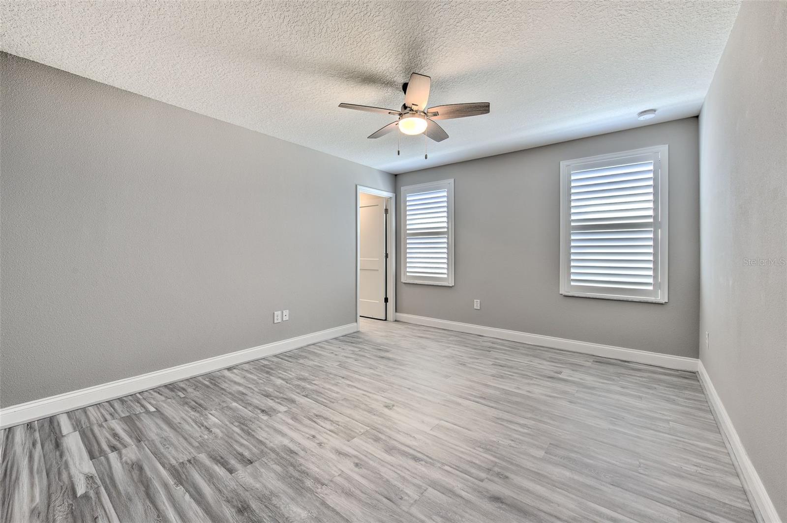 911 SEAGRAPE DR — photo 32