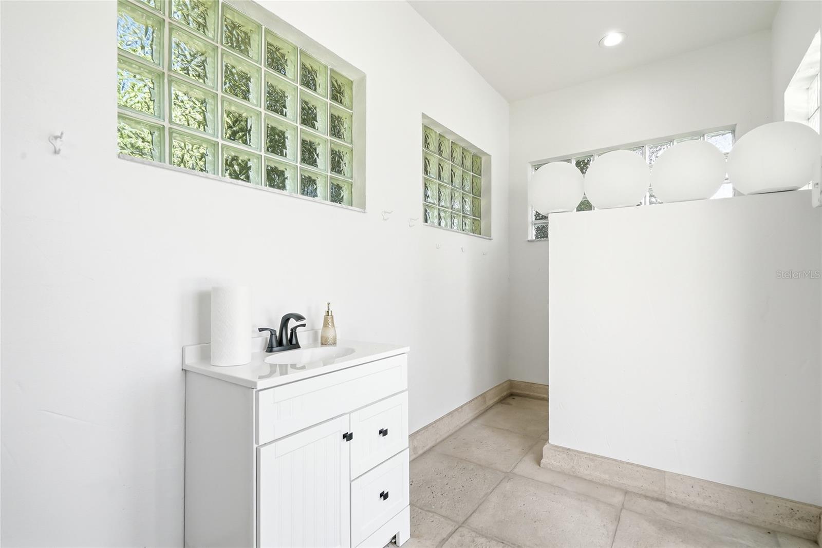 11104 WINTHROP WAY — photo 58