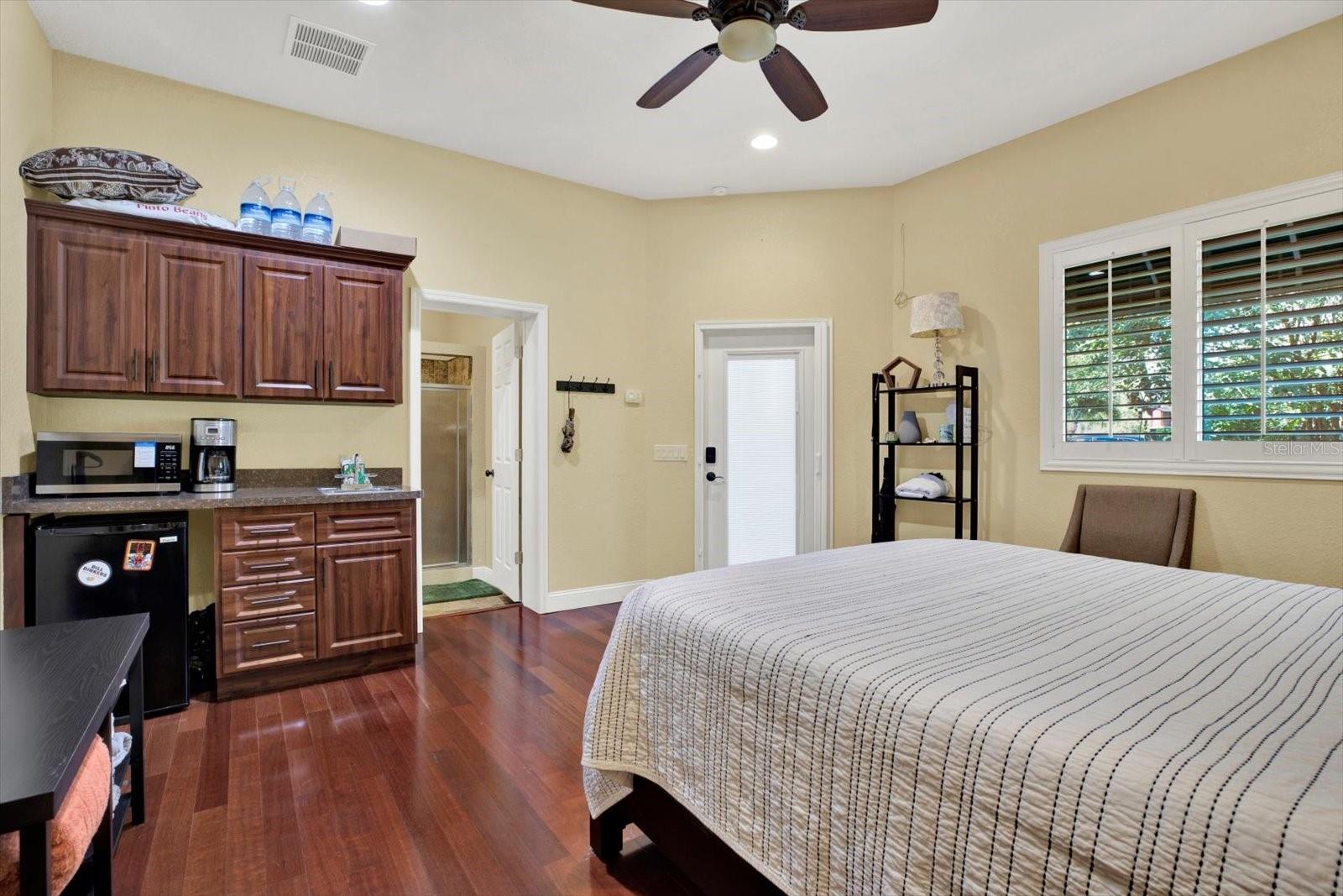 302 BELLE TERRE AVE — photo 34