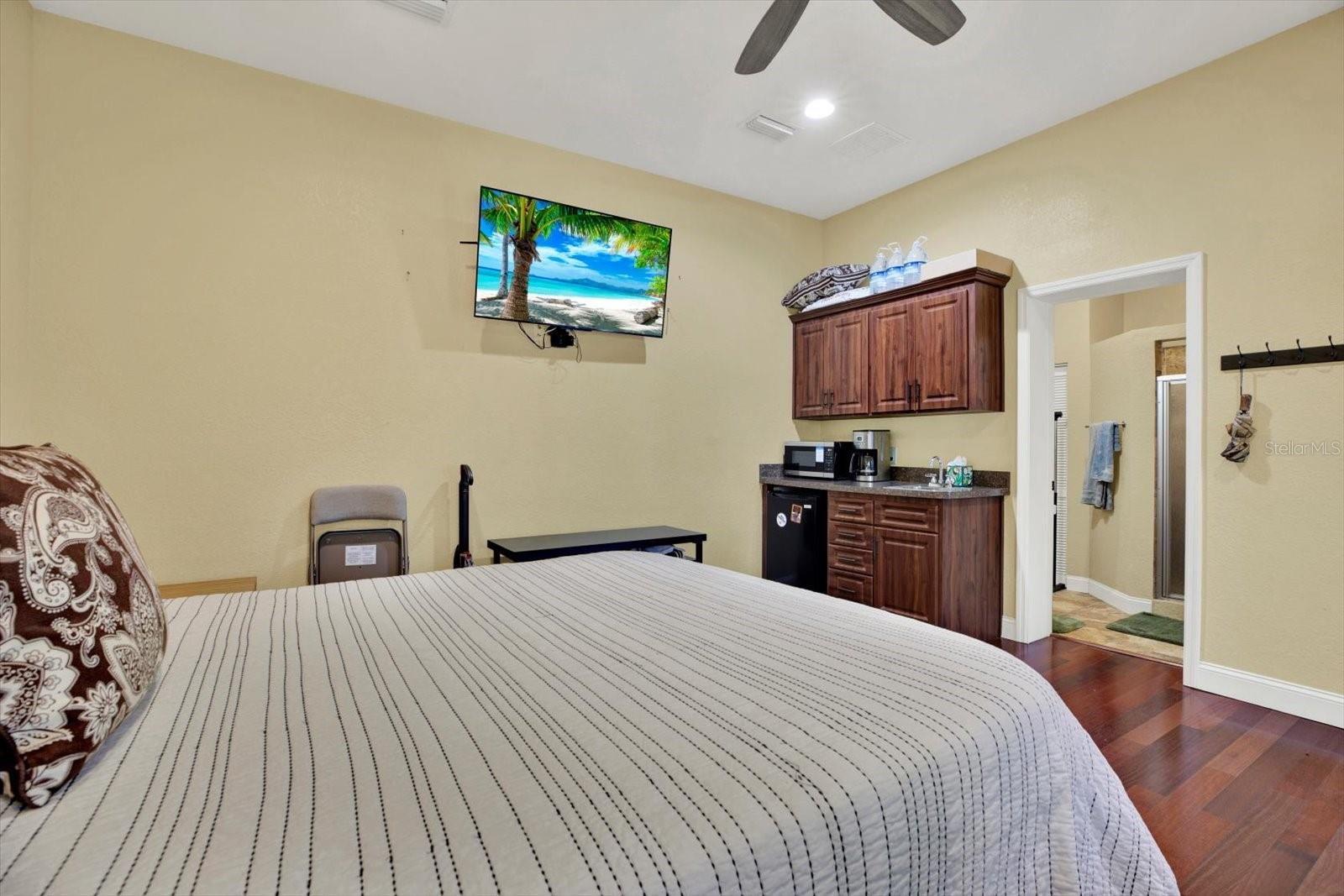 302 BELLE TERRE AVE — photo 35